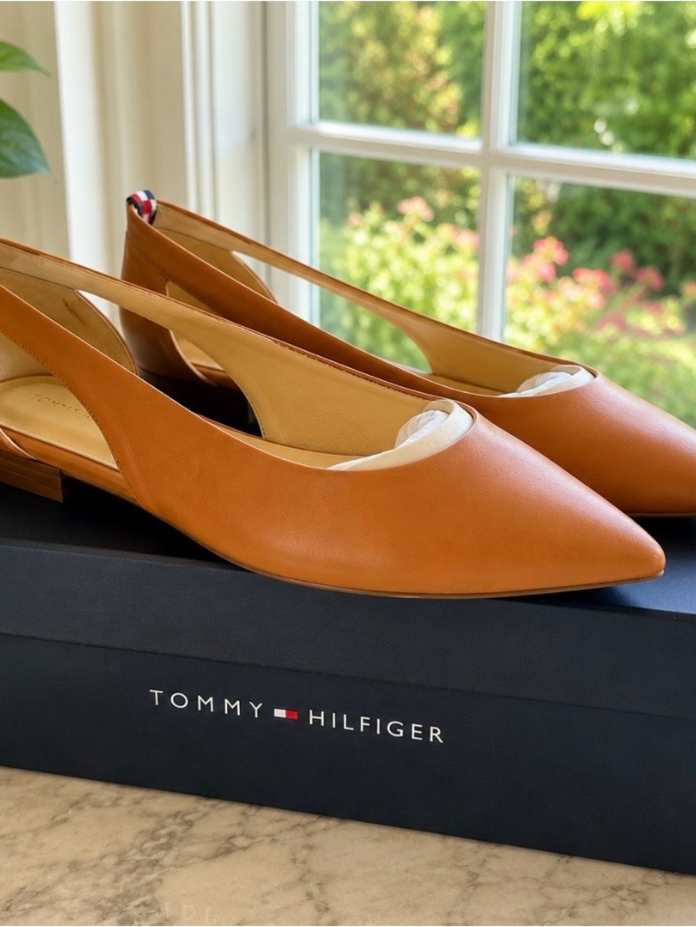 NEW Tommy Hilfiger Tan Pointed-Toe Cutout Ballet Flats